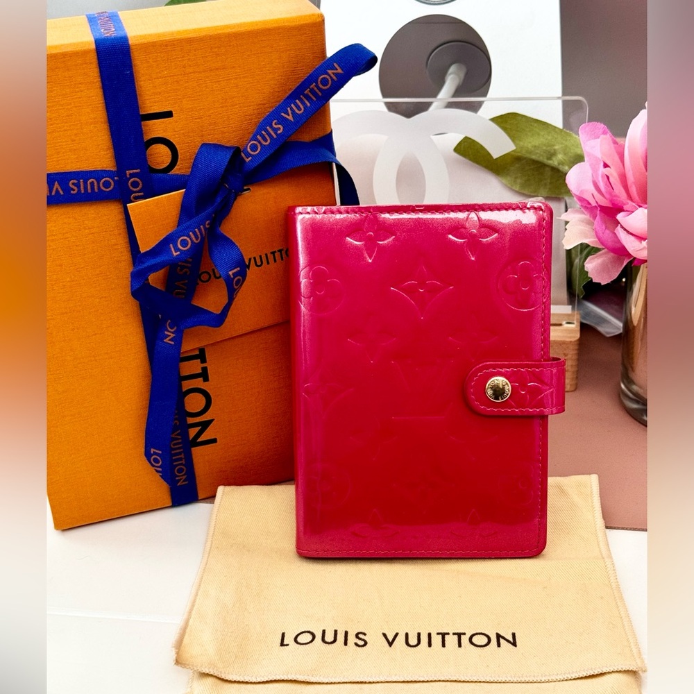 SOLD Louis Vuitton Pink Vernis Agenda - Picture 1 of 11